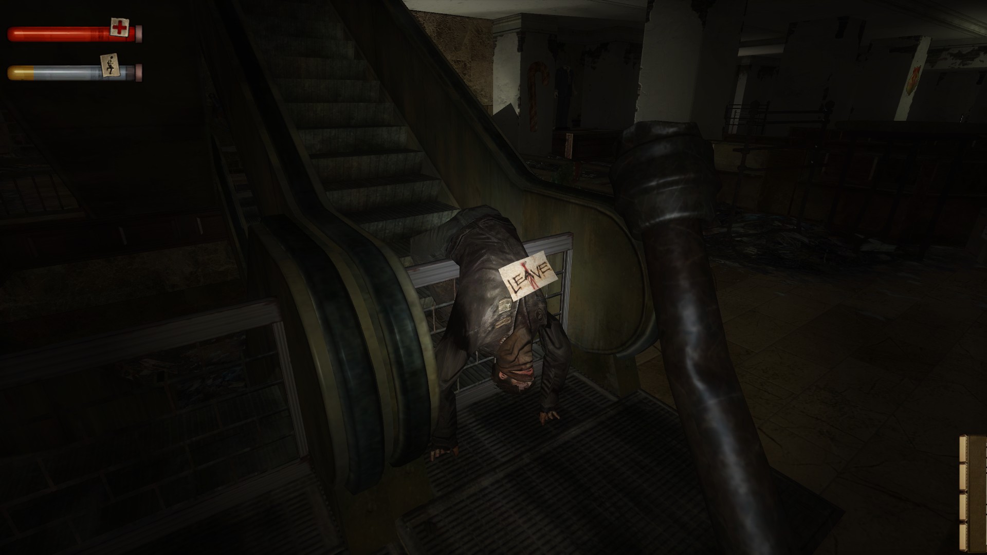 Screenshot of the corpse on the escalator with LEAVE written on it in the department store in Condemned